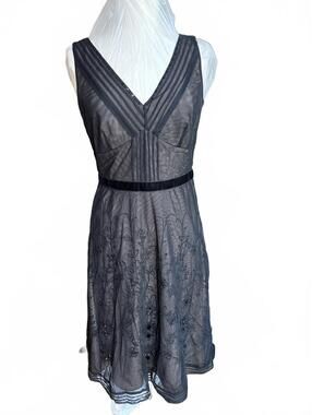 LOFT Black Mesh Embroidered Dress with V-Neck and Waistband – Women’s Size 8